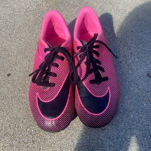 EUC Girls Nike outdoor soccer cleats